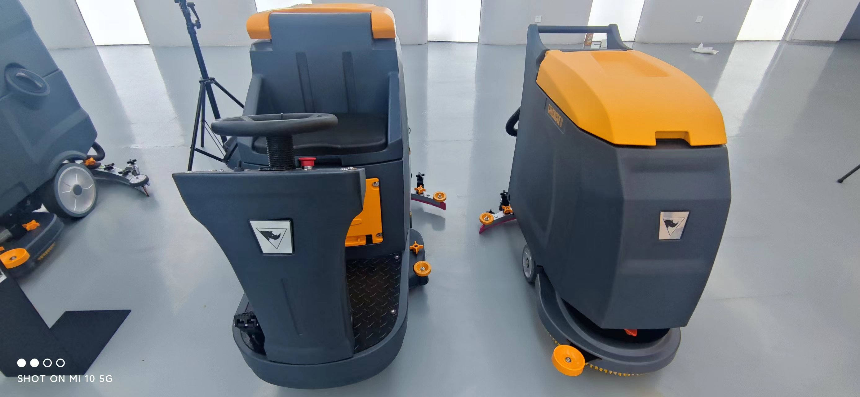 橙犀驾驶式洗地机怎么选