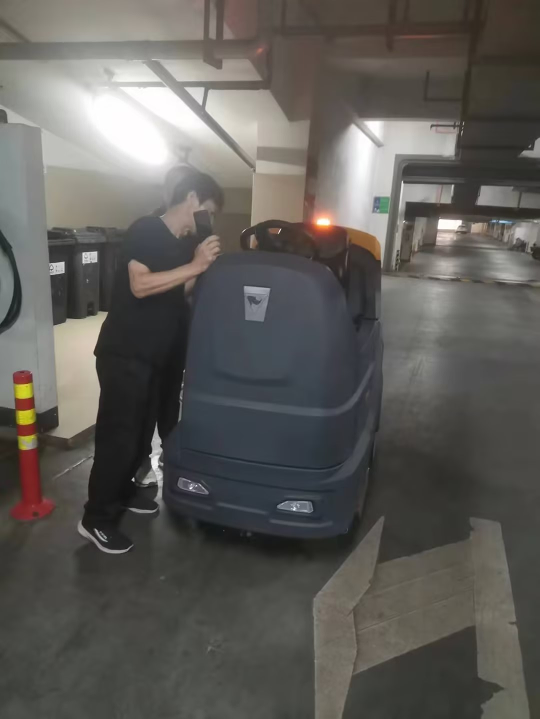 停车场用洗地机